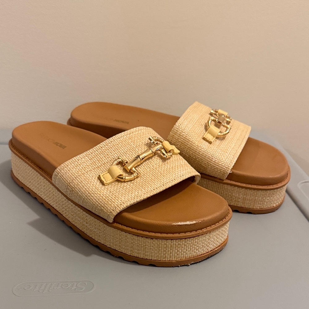 Fashion Nova Cream and Tan Platform Slides